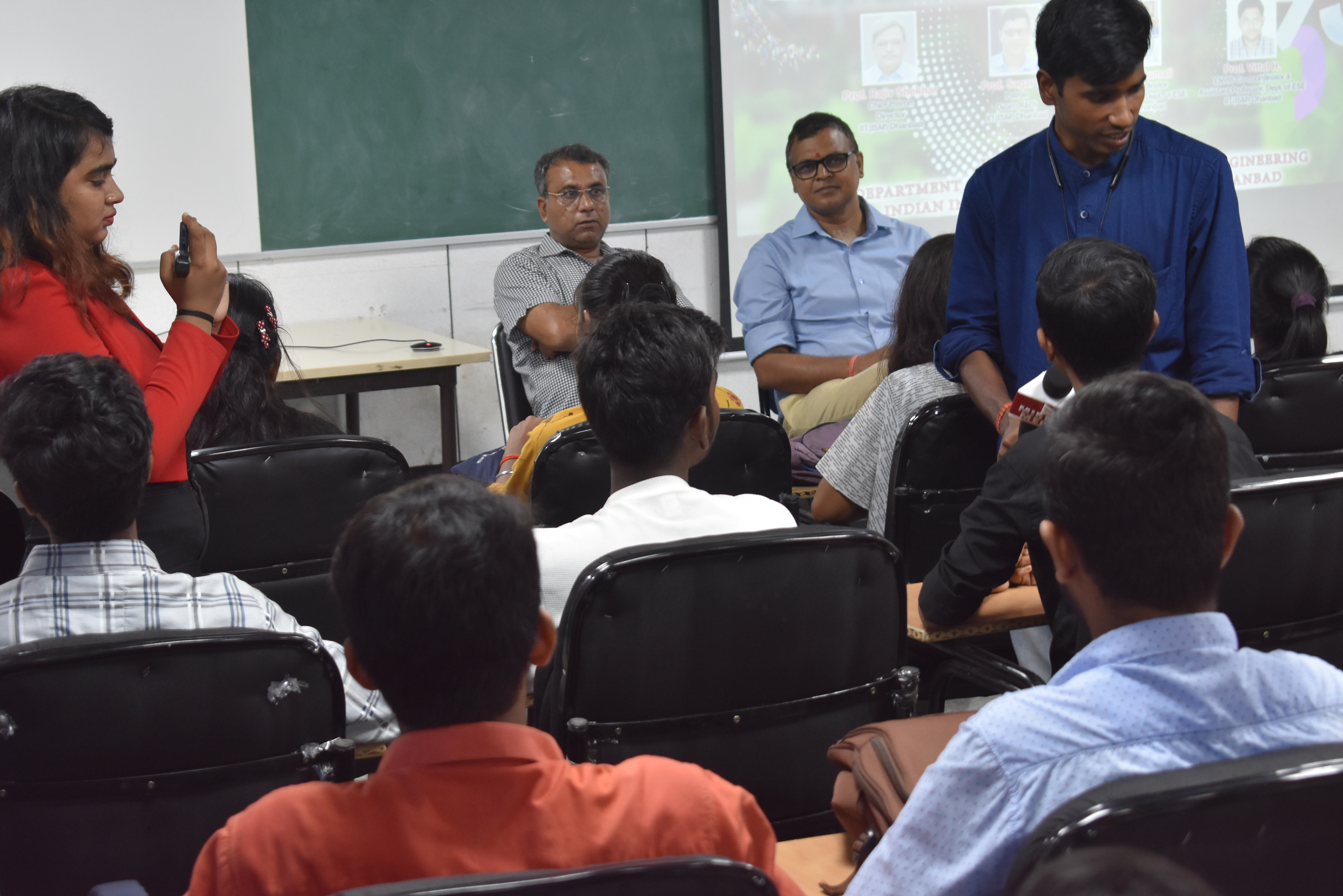 Interaction with Faculty Members and Media - IMG004